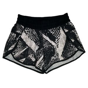Lululemon Tracker Short III 4-way Stretch
Static Mist White Black / Black Size 6